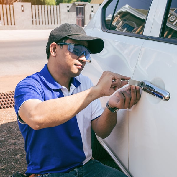 la cerrajería de autos ofrece servicios de programación de llaves con chip